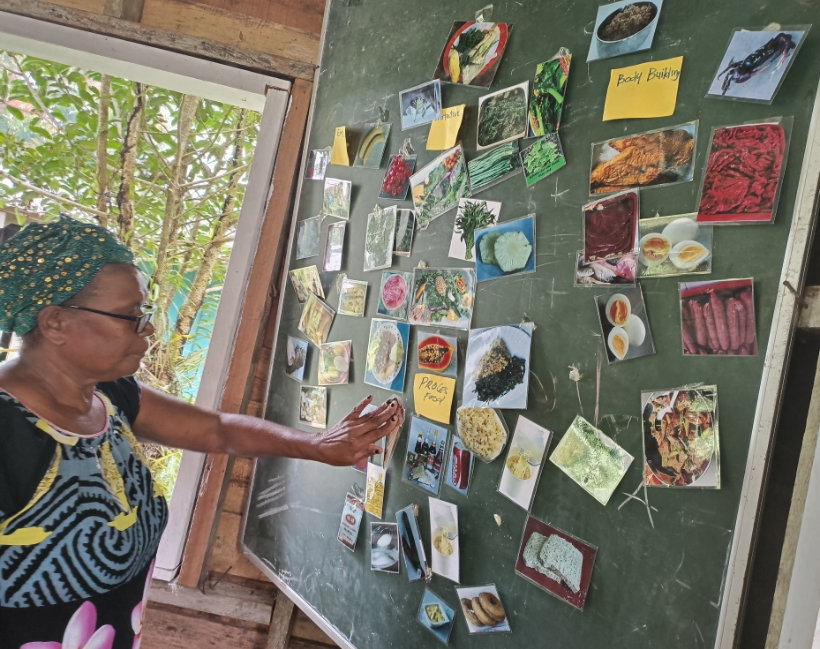 Busurata Nurse facilitating Nutritional execirse with community members of Kinitolo group